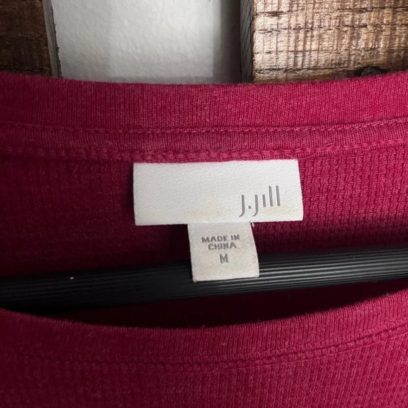J Jill women’s med red waffle thermal top button sleeve pocket callout descrip - Picture 6 of 11